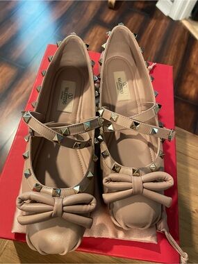 Valentino Garavani Nude Pink Leather Bow Flats with Gold Pyramid Studs